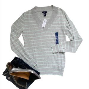 NWT Gap striped v neck sweater